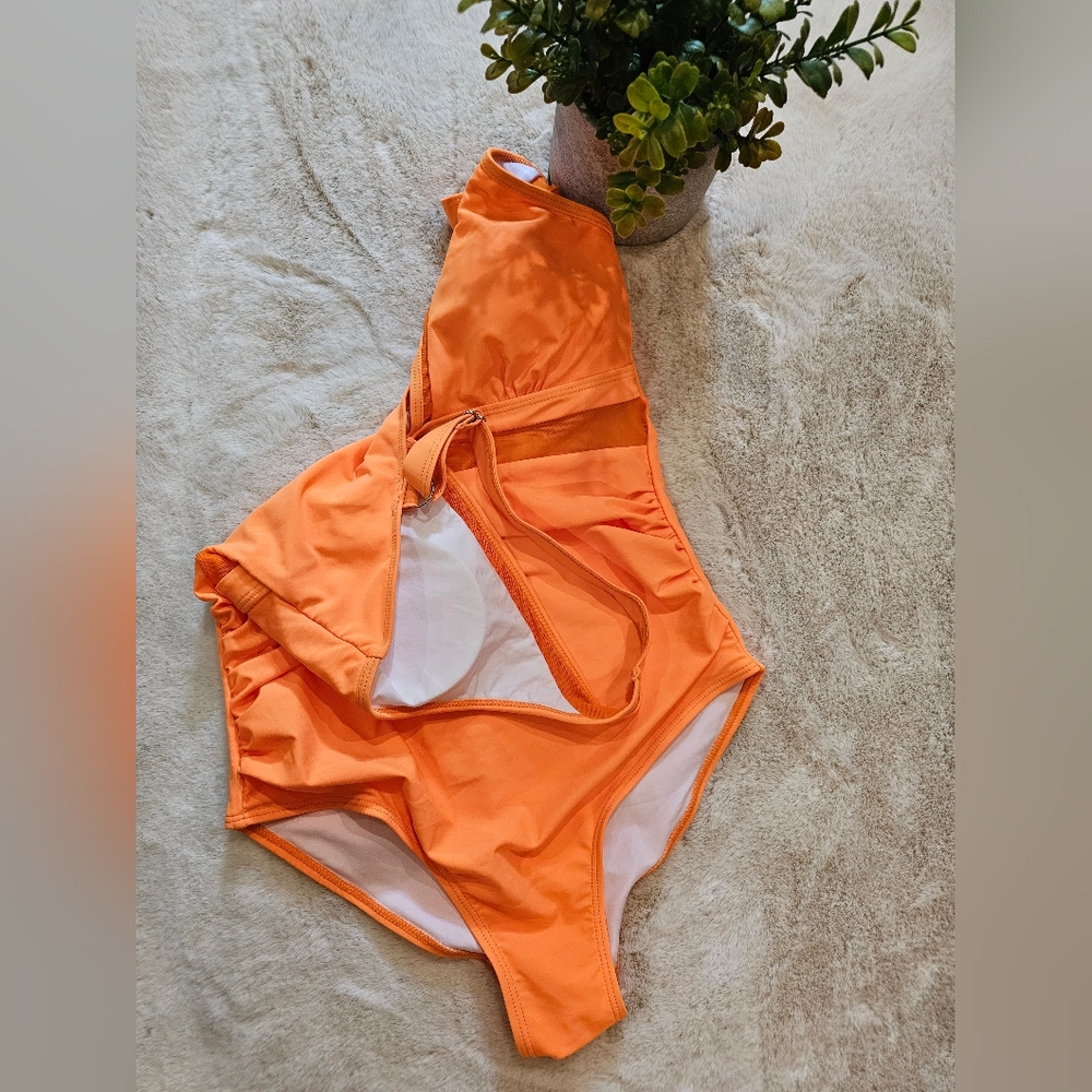 Swimsuit - Picture 3 of 10